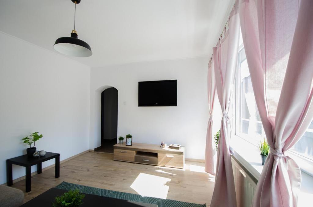 Bright Apartment Near Cismigiu And Old Town Bucharest Exterior photo