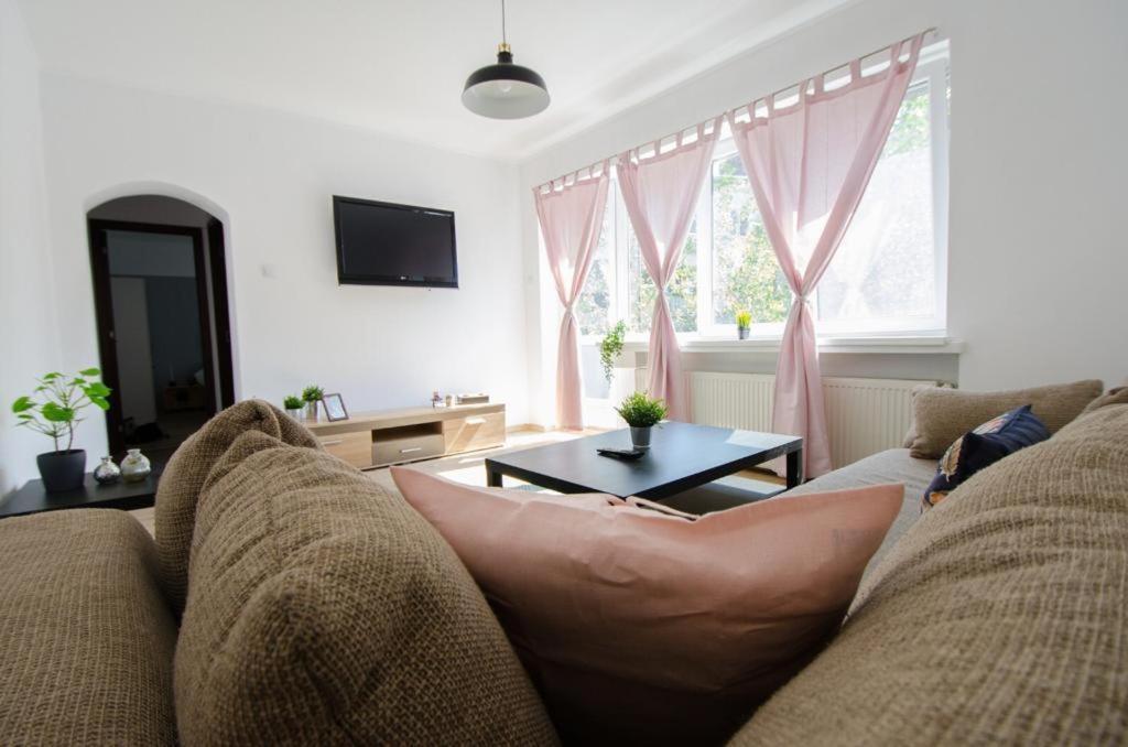 Bright Apartment Near Cismigiu And Old Town Bucharest Exterior photo